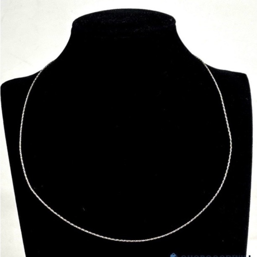 14k White Gold 18 inch lattice gold Necklace. 1 gram in weight